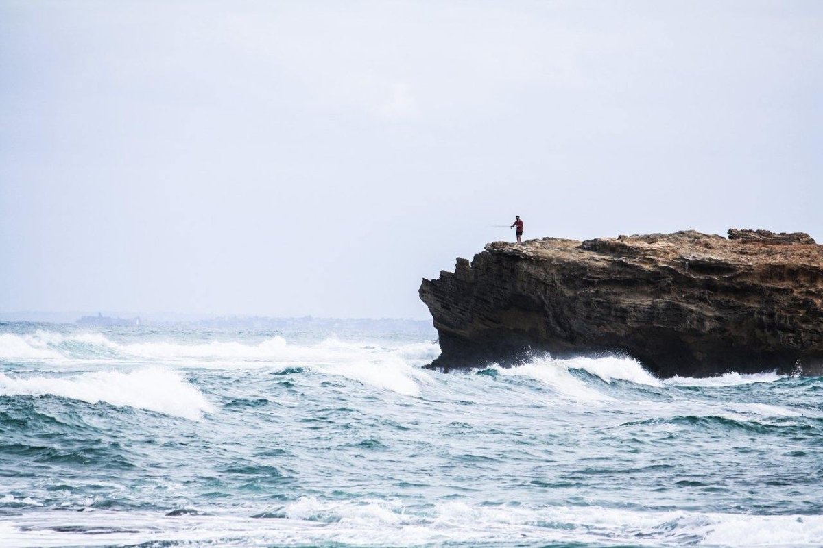 Ocean rock fishing safety - Addict Tackle